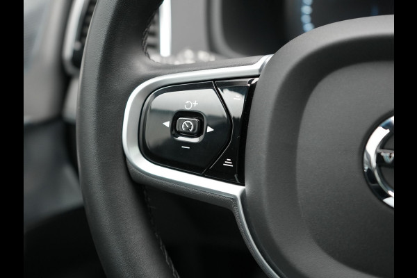 Volvo XC90 T8 Recharge AWD R-Design 7-Persoons Long Range Plug In Hybrid 456pk Dealer O.H. PHEV | Panodak | Head Up | 360 Camera | Adaptive Cruise | Lederen Sportstoelen Ventilatie & Memory | Bowers & Wilkins | Navigatie | Blis | DAB |
