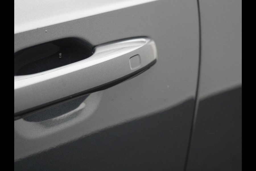 Volvo XC90 T8 Recharge AWD R-Design 7-Persoons Long Range Plug In Hybrid 456pk Dealer O.H. PHEV | Panodak | Head Up | 360 Camera | Adaptive Cruise | Lederen Sportstoelen Ventilatie & Memory | Bowers & Wilkins | Navigatie | Blis | DAB |