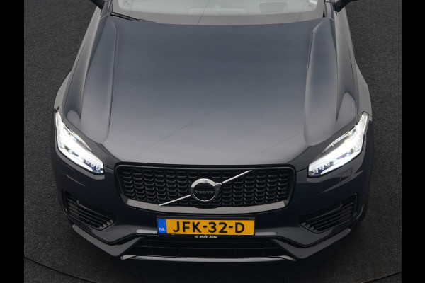 Volvo XC90 T8 Recharge AWD R-Design 7-Persoons Long Range Plug In Hybrid 456pk Dealer O.H. PHEV | Panodak | Head Up | 360 Camera | Adaptive Cruise | Lederen Sportstoelen Ventilatie & Memory | Bowers & Wilkins | Navigatie | Blis | DAB |