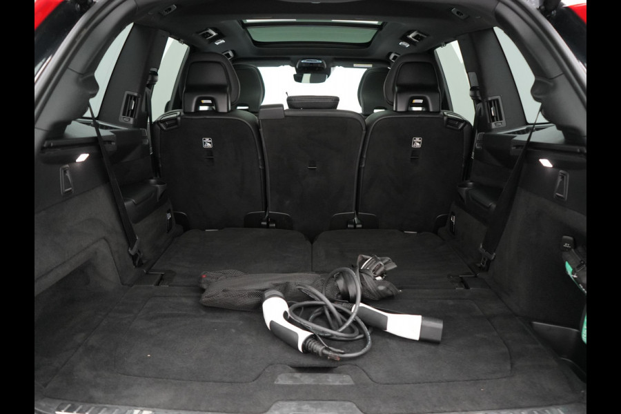 Volvo XC90 T8 Recharge AWD R-Design 7-Persoons Long Range Plug In Hybrid 456pk Dealer O.H. PHEV | Panodak | Head Up | 360 Camera | Adaptive Cruise | Lederen Sportstoelen Ventilatie & Memory | Bowers & Wilkins | Navigatie | Blis | DAB |