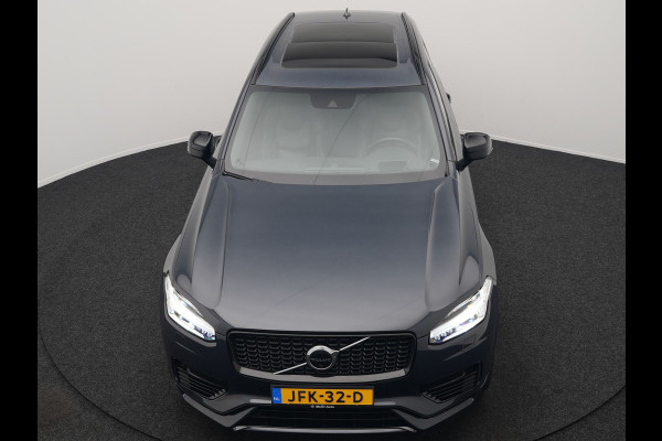 Volvo XC90 T8 Recharge AWD R-Design 7-Persoons Long Range Plug In Hybrid 456pk Dealer O.H. PHEV | Panodak | Head Up | 360 Camera | Adaptive Cruise | Lederen Sportstoelen Ventilatie & Memory | Bowers & Wilkins | Navigatie | Blis | DAB |