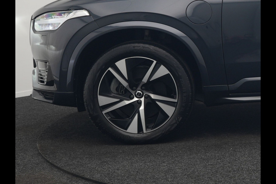 Volvo XC90 T8 Recharge AWD R-Design 7-Persoons Long Range Plug In Hybrid 456pk Dealer O.H. PHEV | Panodak | Head Up | 360 Camera | Adaptive Cruise | Lederen Sportstoelen Ventilatie & Memory | Bowers & Wilkins | Navigatie | Blis | DAB |