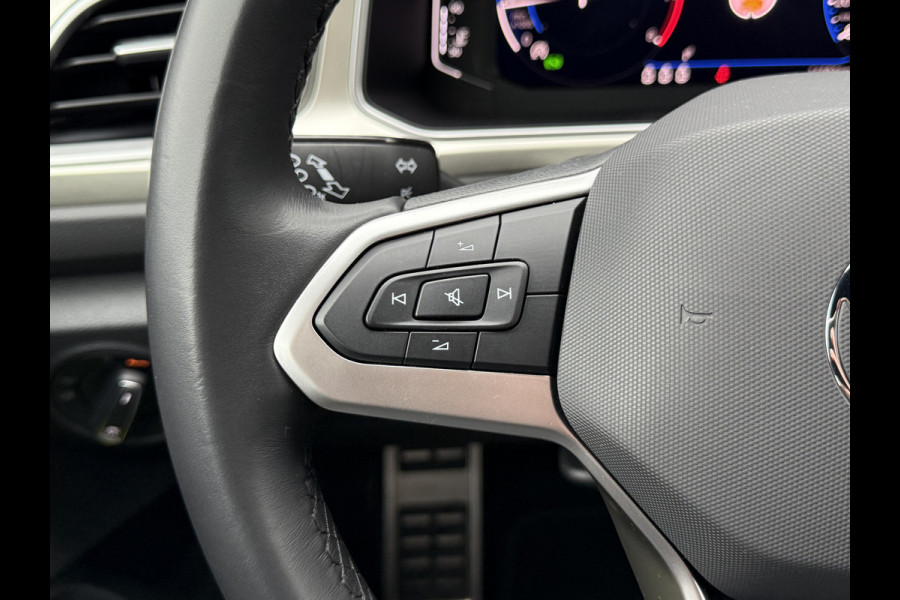 Volkswagen T-Roc 1.5 TSI Move | CarPlay | Camera | IQ Light | DAB+ | 18 inch