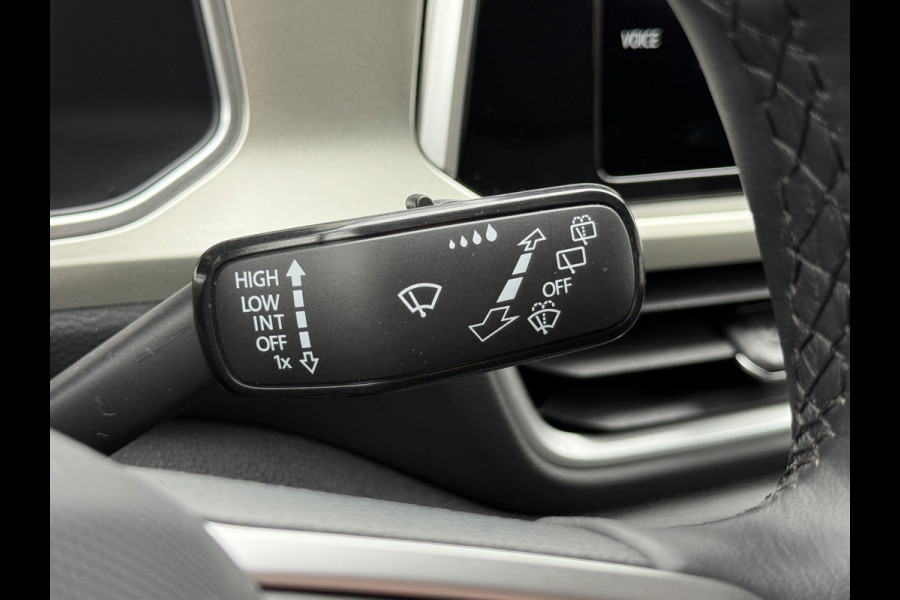 Volkswagen T-Roc 1.5 TSI Move | CarPlay | Camera | IQ Light | DAB+ | 18 inch