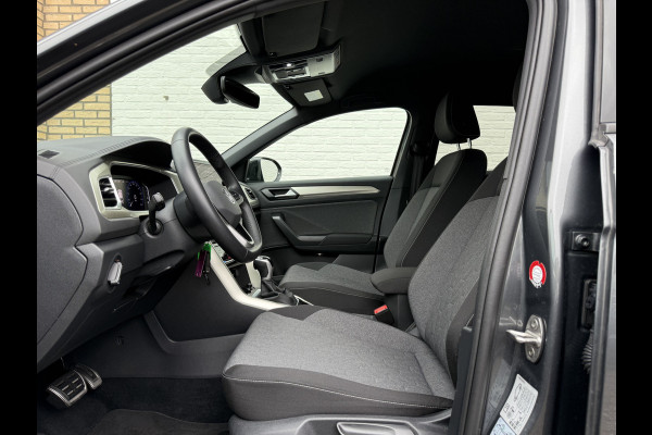 Volkswagen T-Roc 1.5 TSI Move | CarPlay | Camera | IQ Light | DAB+ | 18 inch