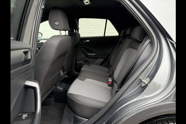 Volkswagen T-Roc 1.5 TSI Move | CarPlay | Camera | IQ Light | DAB+ | 18 inch