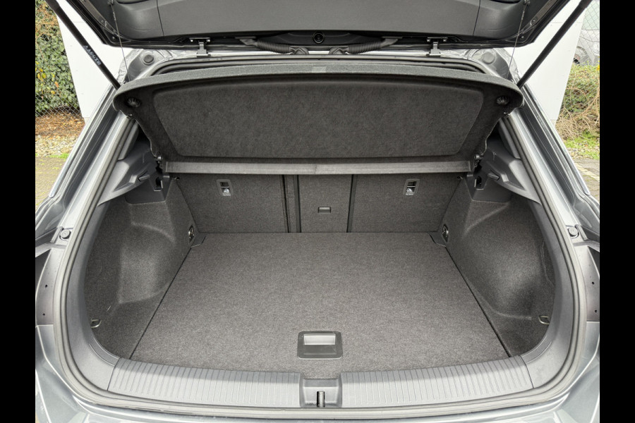 Volkswagen T-Roc 1.5 TSI Move | CarPlay | Camera | IQ Light | DAB+ | 18 inch