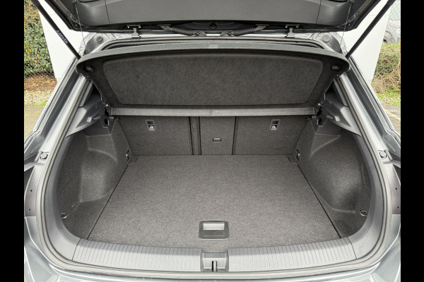 Volkswagen T-Roc 1.5 TSI Move | CarPlay | Camera | IQ Light | DAB+ | 18 inch