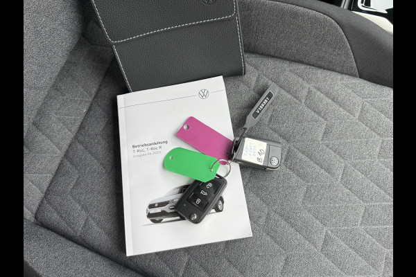 Volkswagen T-Roc 1.5 TSI Move | CarPlay | Camera | IQ Light | DAB+ | 18 inch