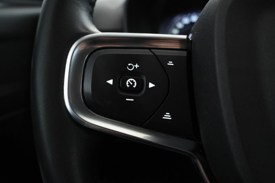 Volvo XC40 2.0 D3 Momentum Stoelverw. Navigatie, Climate,