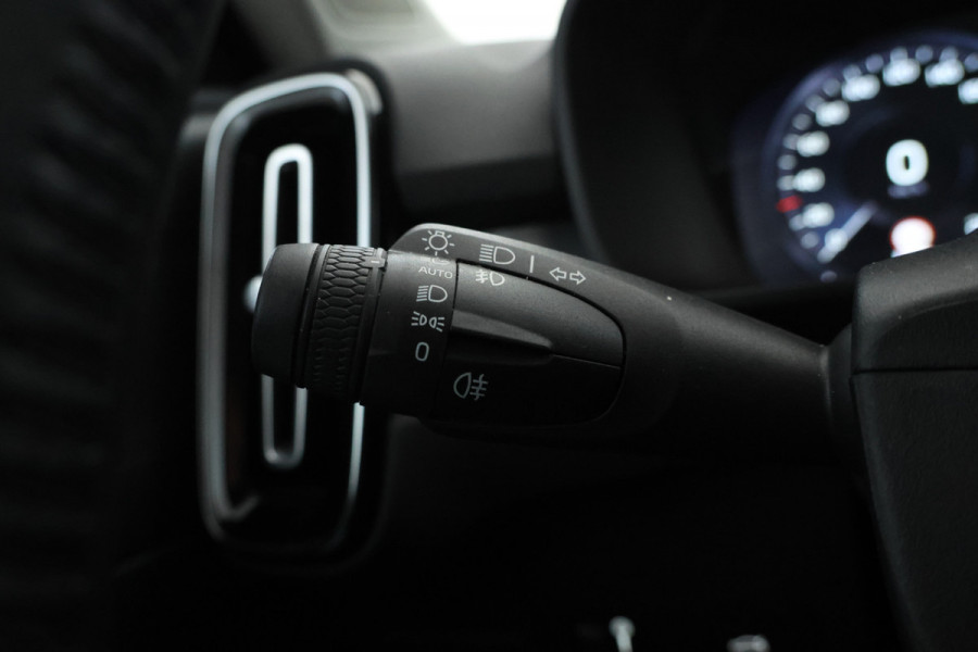 Volvo XC40 2.0 D3 Momentum Stoelverw. Navigatie, Climate,