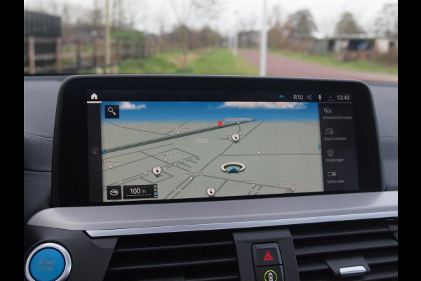 BMW iX3 Executive 80 kWh | Panoramadak | Camera | Sfeerverlichting | Apple Carplay |