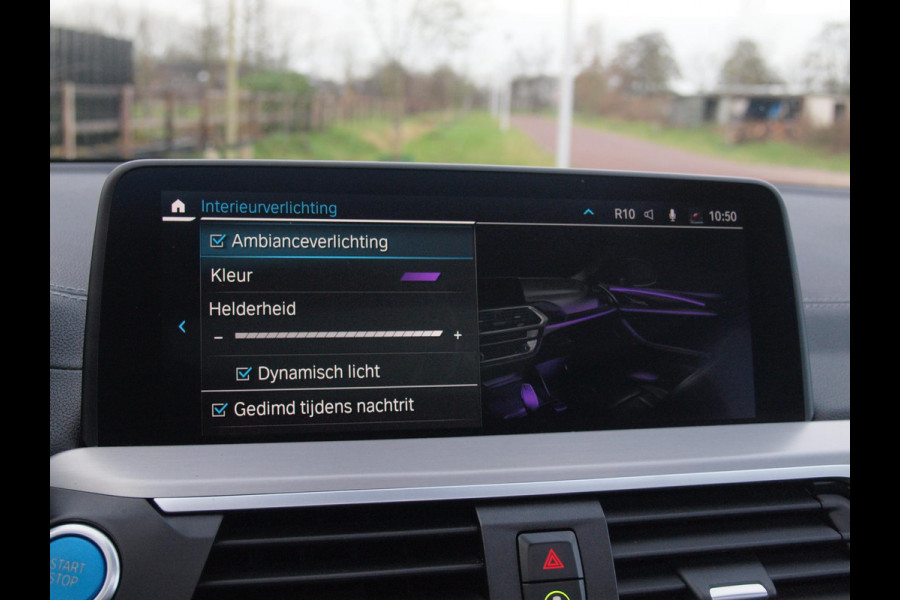 BMW iX3 Executive 80 kWh | Panoramadak | Camera | Sfeerverlichting | Apple Carplay |