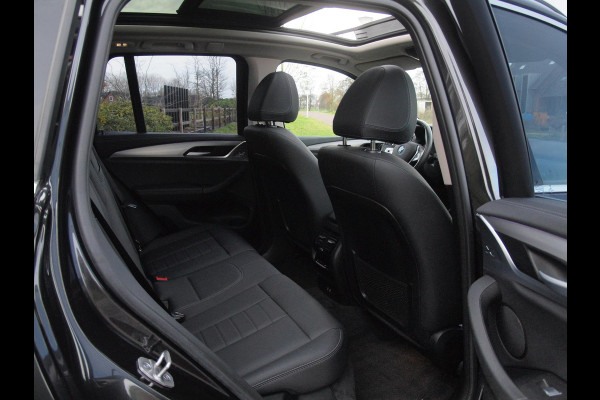 BMW iX3 Executive 80 kWh | Panoramadak | Camera | Sfeerverlichting | Apple Carplay |