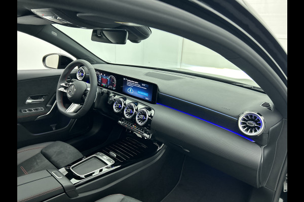 Mercedes-Benz A-Klasse 250 e Business Solution AMG | Nightpakket | Stoelverwarming vooraan | Smartphone-integratie | Panoramaschuifdak | Multibeam LED | Extra USB-poorten | KEYLESS GO |