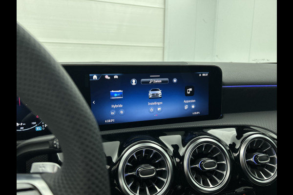 Mercedes-Benz A-Klasse 250 e Business Solution AMG | Nightpakket | Stoelverwarming vooraan | Smartphone-integratie | Panoramaschuifdak | Multibeam LED | Extra USB-poorten | KEYLESS GO |