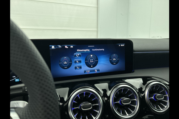 Mercedes-Benz A-Klasse 250 e Business Solution AMG | Nightpakket | Stoelverwarming vooraan | Smartphone-integratie | Panoramaschuifdak | Multibeam LED | Extra USB-poorten | KEYLESS GO |