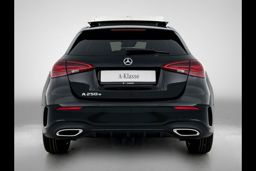 Mercedes-Benz A-Klasse 250 e Business Solution AMG | Nightpakket | Stoelverwarming vooraan | Smartphone-integratie | Panoramaschuifdak | Multibeam LED | Extra USB-poorten | KEYLESS GO |