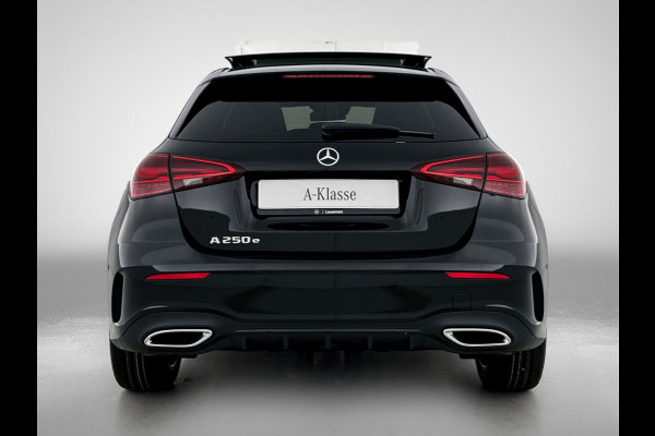 Mercedes-Benz A-Klasse 250 e Business Solution AMG | Nightpakket | Stoelverwarming vooraan | Smartphone-integratie | Panoramaschuifdak | Multibeam LED | Extra USB-poorten | KEYLESS GO |
