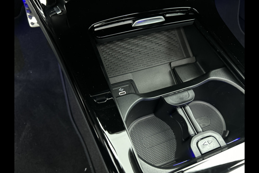 Mercedes-Benz A-Klasse 250 e Business Solution AMG | Nightpakket | Stoelverwarming vooraan | Smartphone-integratie | Panoramaschuifdak | Multibeam LED | Extra USB-poorten | KEYLESS GO |