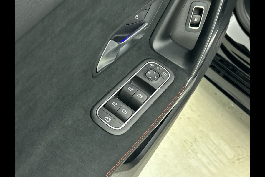 Mercedes-Benz A-Klasse 250 e Business Solution AMG | Nightpakket | Stoelverwarming vooraan | Smartphone-integratie | Panoramaschuifdak | Multibeam LED | Extra USB-poorten | KEYLESS GO |