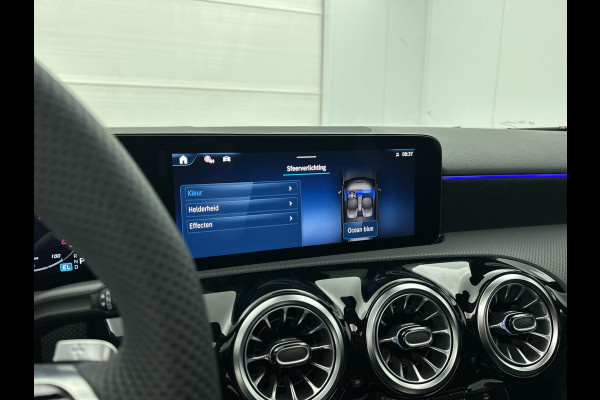 Mercedes-Benz A-Klasse 250 e Business Solution AMG | Nightpakket | Stoelverwarming vooraan | Smartphone-integratie | Panoramaschuifdak | Multibeam LED | Extra USB-poorten | KEYLESS GO |
