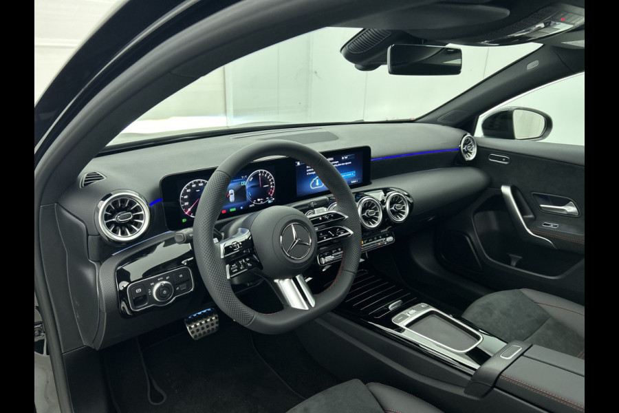 Mercedes-Benz A-Klasse 250 e Business Solution AMG | Nightpakket | Stoelverwarming vooraan | Smartphone-integratie | Panoramaschuifdak | Multibeam LED | Extra USB-poorten | KEYLESS GO |
