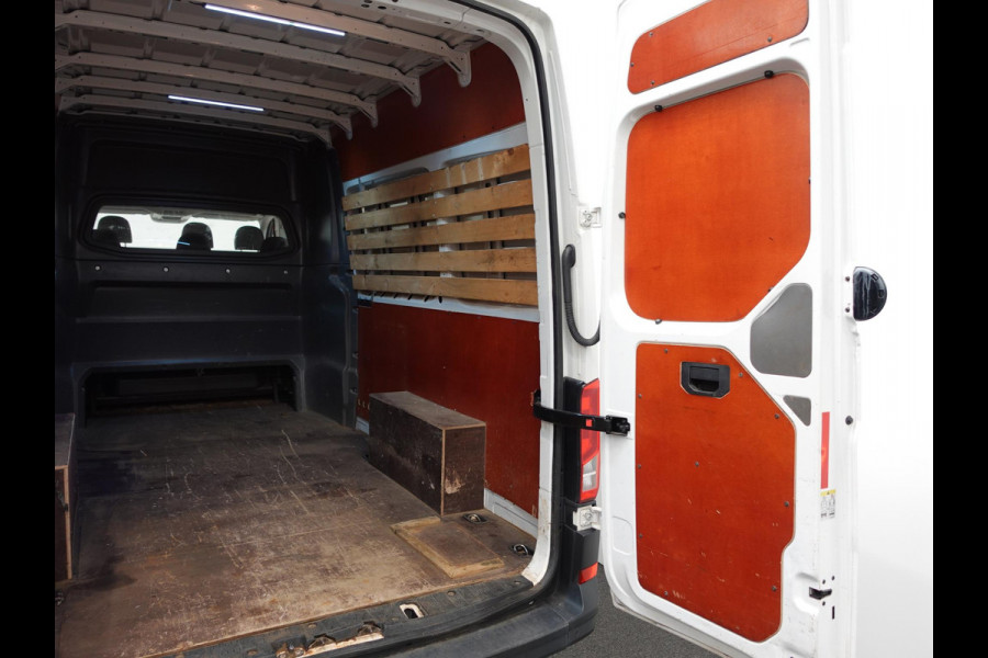 Volkswagen Crafter 140pk L4H3 / L3H2 Dubbele cabine Airco Cruise control Trekhaak Navigatie Carplay  Camera Sidebars Euro6