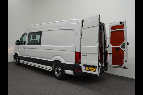 Volkswagen Crafter 140pk L4H3 / L3H2 Dubbele cabine Airco Cruise control Trekhaak Navigatie Carplay  Camera Sidebars Euro6