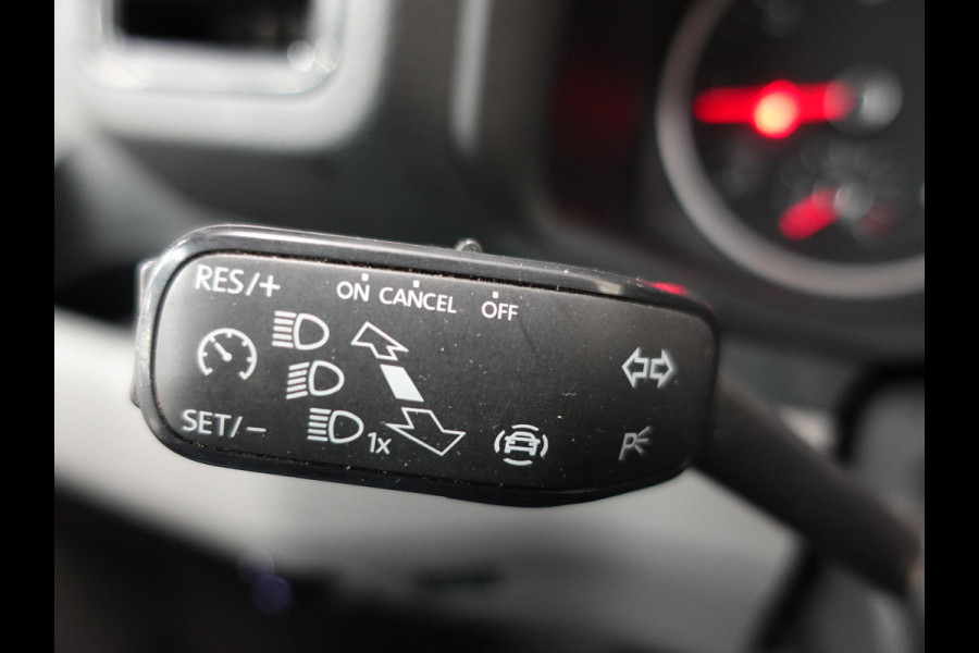 Volkswagen Crafter 140pk L4H3 / L3H2 Dubbele cabine Airco Cruise control Trekhaak Navigatie Carplay  Camera Sidebars Euro6