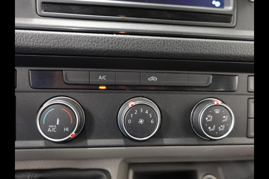 Volkswagen Crafter 140pk L4H3 / L3H2 Dubbele cabine Airco Cruise control Trekhaak Navigatie Carplay  Camera Sidebars Euro6