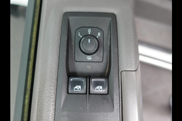 Volkswagen Crafter 140pk L4H3 / L3H2 Dubbele cabine Airco Cruise control Trekhaak Navigatie Carplay  Camera Sidebars Euro6