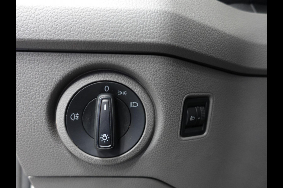 Volkswagen Crafter 140pk L4H3 / L3H2 Dubbele cabine Airco Cruise control Trekhaak Navigatie Carplay  Camera Sidebars Euro6