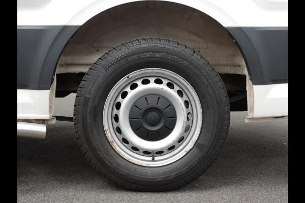 Volkswagen Crafter 140pk L4H3 / L3H2 Dubbele cabine Airco Cruise control Trekhaak Navigatie Carplay  Camera Sidebars Euro6