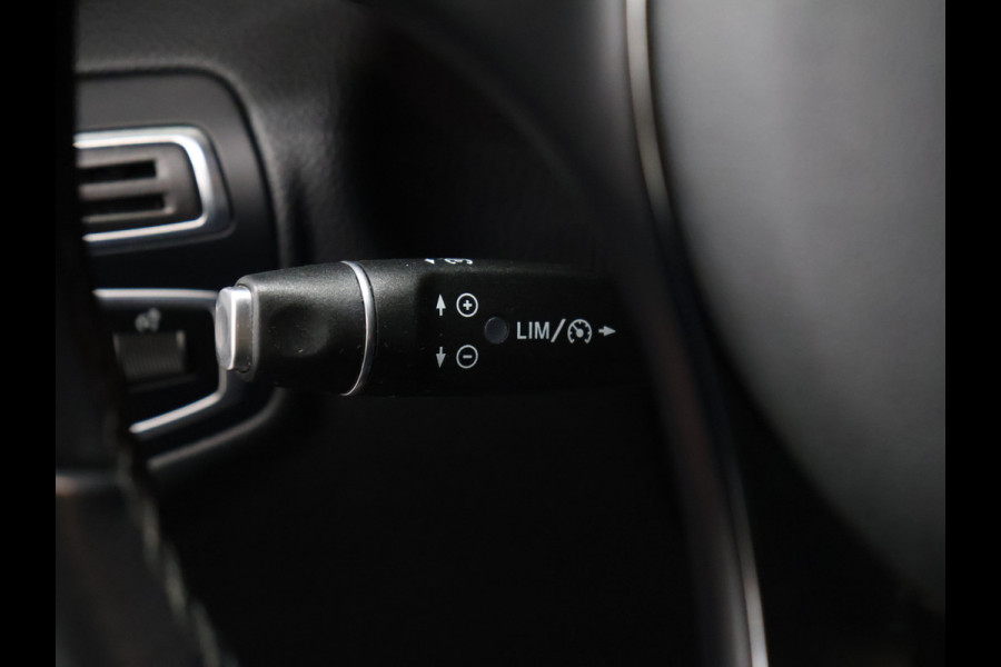 Mercedes-Benz GLC 250 4MATIC [TREKHAAK, ACHTERUITRIJCAMERA, BLUETOOTH TELEFOON, CRUISE CONTROL, PDC ACHTER, STOELVERWARMING, AUTOMATISCHE AIRCO, ELEKTRISCHE ACHTERKLEP, NIEUWSTAAT]