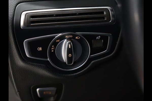 Mercedes-Benz GLC 250 4MATIC [TREKHAAK, ACHTERUITRIJCAMERA, BLUETOOTH TELEFOON, CRUISE CONTROL, PDC ACHTER, STOELVERWARMING, AUTOMATISCHE AIRCO, ELEKTRISCHE ACHTERKLEP, NIEUWSTAAT]