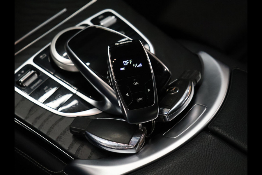 Mercedes-Benz GLC 250 4MATIC [TREKHAAK, ACHTERUITRIJCAMERA, BLUETOOTH TELEFOON, CRUISE CONTROL, PDC ACHTER, STOELVERWARMING, AUTOMATISCHE AIRCO, ELEKTRISCHE ACHTERKLEP, NIEUWSTAAT]