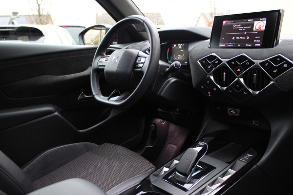 DS DS 3 Crossback E-Tense Performance Line 50 kWh | BLIS | Cruise control | Carplay | Stoelverwarming
