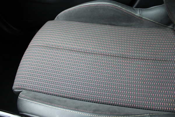 DS DS 3 Crossback E-Tense Performance Line 50 kWh | BLIS | Cruise control | Carplay | Stoelverwarming