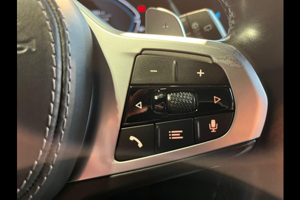 BMW X5 xDrive45e High Executive M Sport Pakket Automaat / Panoramadak / Achterasbesturing / Head Up Display / Comfortstoel / Driving Assistant Professional / Stuurwielverwarming / Trekhaak / Comforttoegang