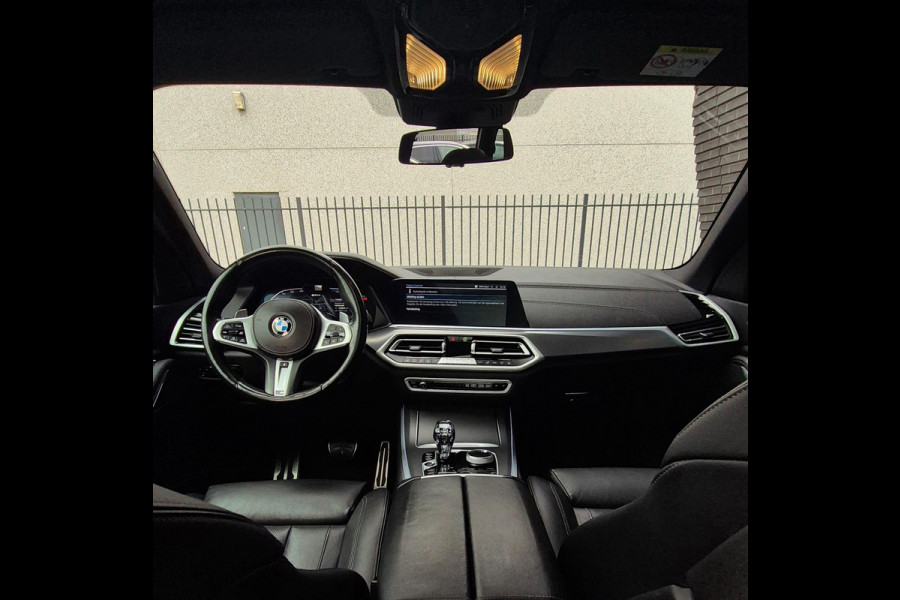 BMW X5 xDrive45e High Executive M Sport Pakket Automaat / Panoramadak / Achterasbesturing / Head Up Display / Comfortstoel / Driving Assistant Professional / Stuurwielverwarming / Trekhaak / Comforttoegang