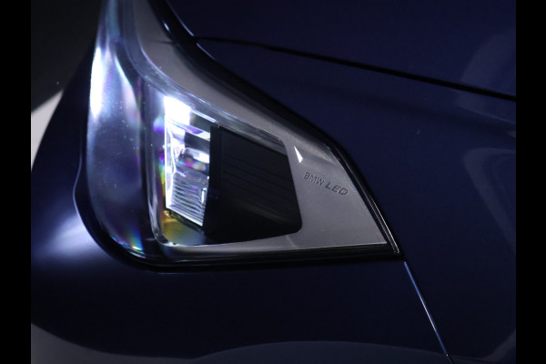 BMW X1 sDrive18i Sport [HEAD-UP DISPLAY, GROOT NAVIGATIE, VOL LEDER, PDC ACHTER, STOELVERWARMING, AUTOMATISCHE AIRCO, ELEKTRISCHE ACHTERKLEP, BMW LED, CRUISE CONTROL, BLUETOOTH TELEFOON, NIEUWSTAAT]