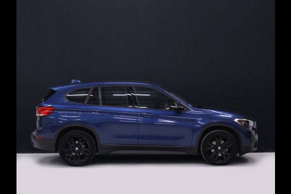BMW X1 sDrive18i Sport [HEAD-UP DISPLAY, GROOT NAVIGATIE, VOL LEDER, PDC ACHTER, STOELVERWARMING, AUTOMATISCHE AIRCO, ELEKTRISCHE ACHTERKLEP, BMW LED, CRUISE CONTROL, BLUETOOTH TELEFOON, NIEUWSTAAT]