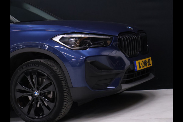 BMW X1 sDrive18i Sport [HEAD-UP DISPLAY, GROOT NAVIGATIE, VOL LEDER, PDC ACHTER, STOELVERWARMING, AUTOMATISCHE AIRCO, ELEKTRISCHE ACHTERKLEP, BMW LED, CRUISE CONTROL, BLUETOOTH TELEFOON, NIEUWSTAAT]