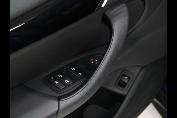 BMW X1 sDrive18i Sport [HEAD-UP DISPLAY, GROOT NAVIGATIE, VOL LEDER, PDC ACHTER, STOELVERWARMING, AUTOMATISCHE AIRCO, ELEKTRISCHE ACHTERKLEP, BMW LED, CRUISE CONTROL, BLUETOOTH TELEFOON, NIEUWSTAAT]