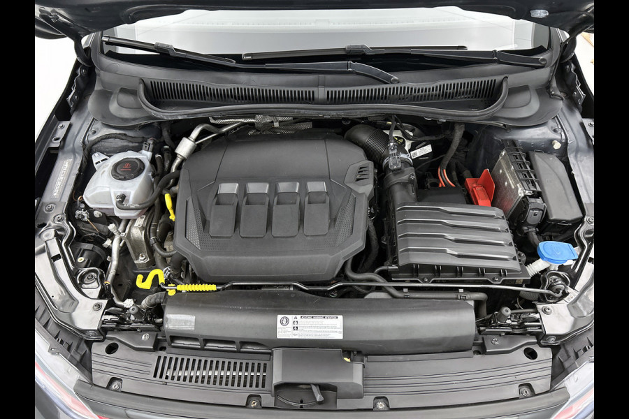 Volkswagen Polo 2.0 TSI GTI | 200PK | BTW | CARPLAY | ACHTERCAM | STOELVERW | ADD CRUISE | DIG DASH | CLIMATE | GOED ONDERH