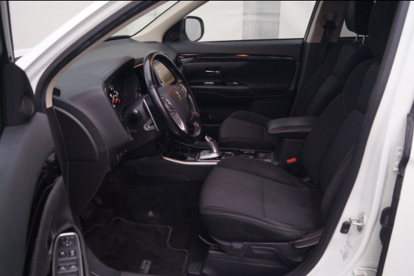 Mitsubishi Outlander 2.4 PHEV Automaat Pure -ECC-PDC-TREKHAAK-