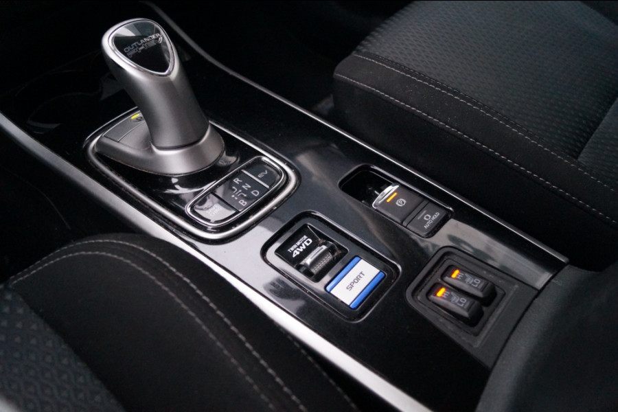 Mitsubishi Outlander 2.4 PHEV Automaat Pure -ECC-PDC-TREKHAAK-
