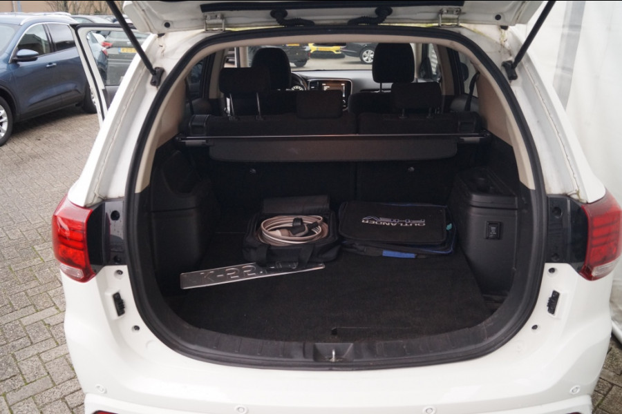 Mitsubishi Outlander 2.4 PHEV Automaat Pure -ECC-PDC-TREKHAAK-