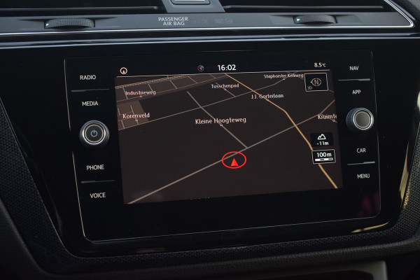 Volkswagen Touran 1.5 TSI 150pk DSG R-line 7-Persoons | Trekhaak | Camera | LED | 18"